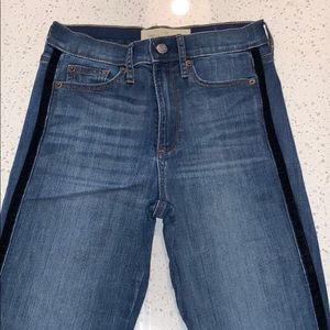 GAP True Skinny Super High Rise with Velvet trim